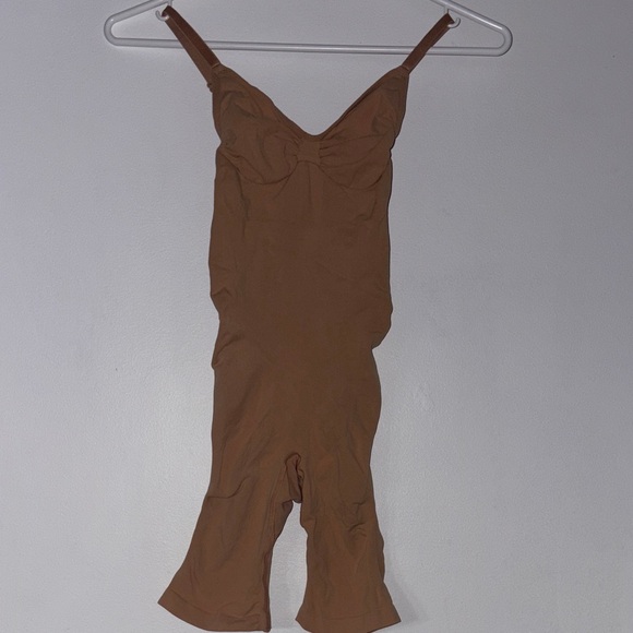 SKIMS Other - SKIMS  tan shapewear size small/medium